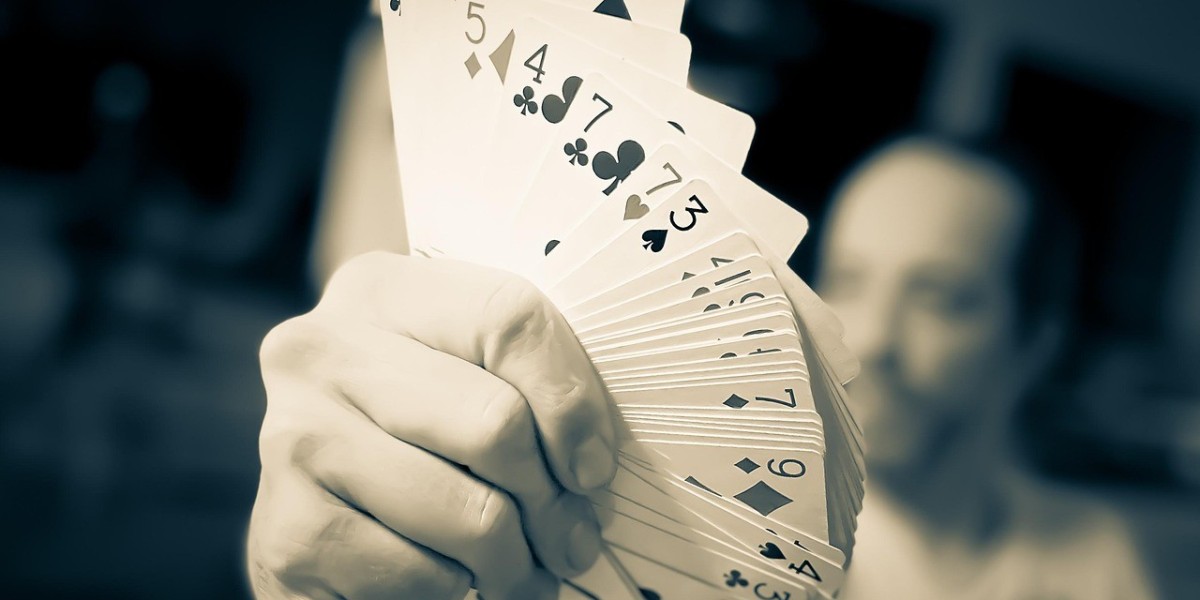 The Role of Social Influence and Peer Networks in Shaping Online Gambling Behaviors: Examining Trends and Community Dyna