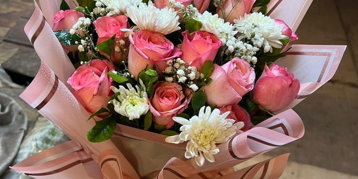 Flower Shops in Karachi for Luxury Roses, Custom Bouquets, and Fast Delivery